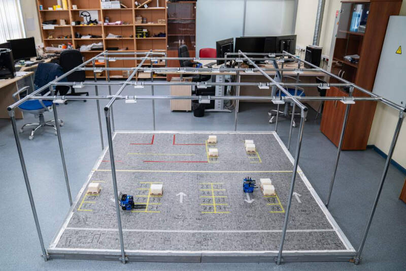 Склад c ума: российские ученые создали первого робота-грузчика